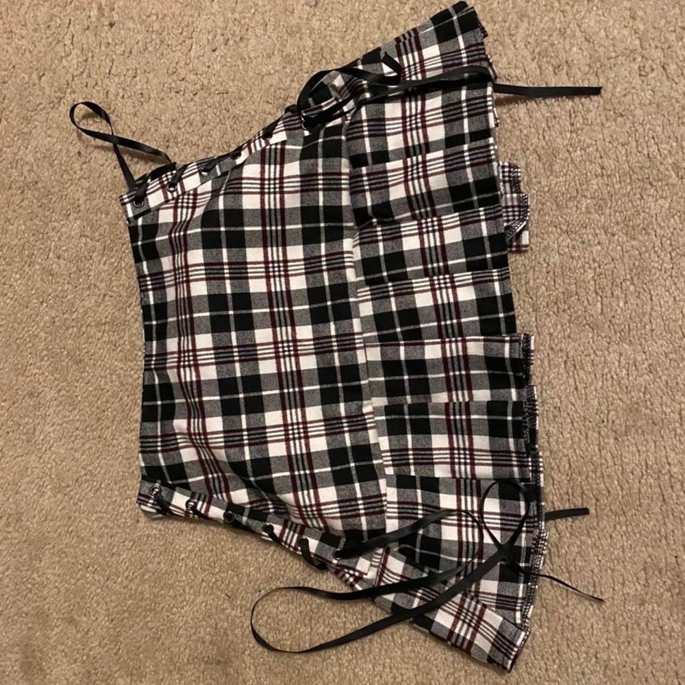 Plaid high waisted pleated mini skirt with lace up ribbon sides!!